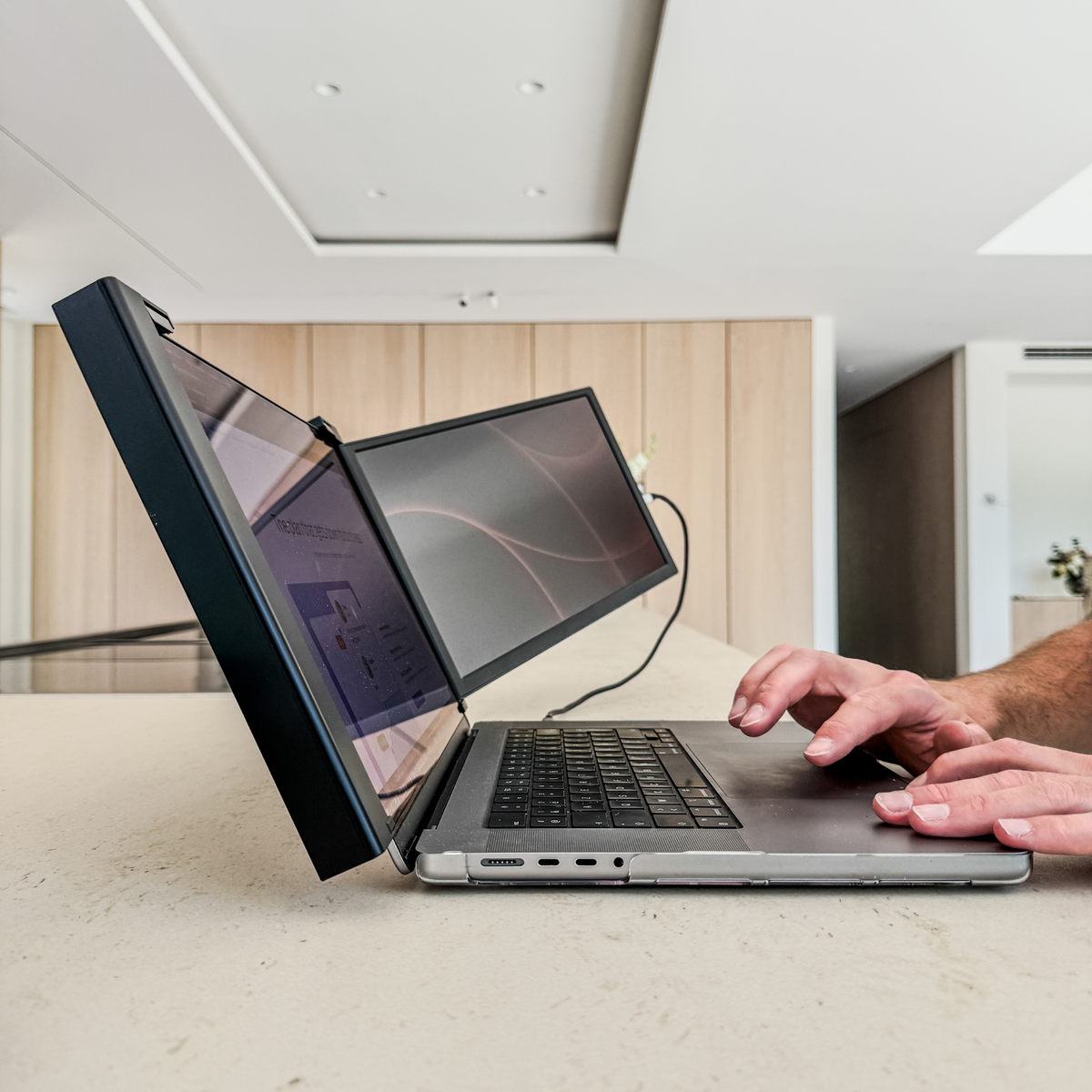 Single USB-C Monitor for Laptops – Plug & Play | Aura Displays